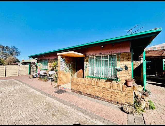 5 BEDROOM HOUSE FOR SALE IN VANDERBIJLPARK CW 3
